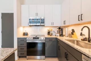 Stylish 2-Bedroom Apt in Charlotte with Free Parking - Charlotte - 2