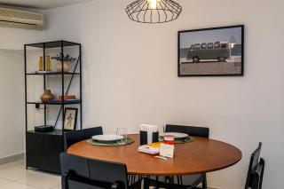 Apartamento Moderno a 300 m da Praia do Leblon - 1