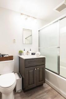 New Gateway to SFO - King Bed - BART 10 min walk - Hayward - 3