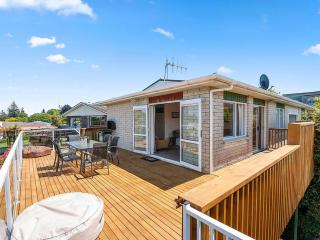 Central Riverside Retreat - Taupo Holiday Home - 0
