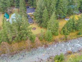 Perch - The Yellow Cabin - Packwood - 9