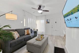 1 Block to Sand Stylish Boho Retreat - San Diego - 0