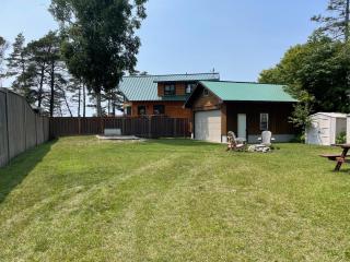 4 Bedroom Cottage on Manitoulin Island Next to Sand Beaches! - Providence Bay - 7