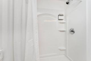 Relaxing 3-Bedroom With 150 Inch Projector & Pool Table - 5