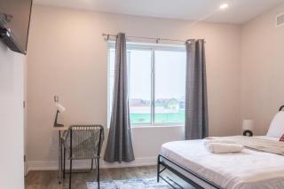 2bed2bath-wdqueenbedworkdesk - 5