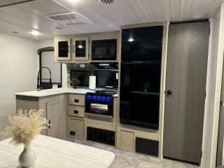 Cozy Stationary RV Getaway - 7