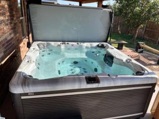 HotTub-King Bed -Fire pit-BBQ-Pristine Kitchen - 7