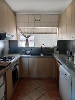 9 on Samuel - Van Riebeeckstrand - 0