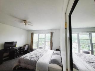 Private Room Near to Downtown Churchill Downs UofL Airport &Kentucky Expo Center - Louisville - 0