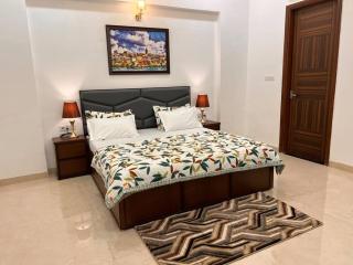 5BHK Home Away from Home at Ranjit Avenue Amritsar - Amritsar - 7