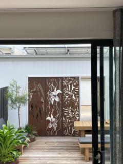 Breezy Coastal Townhouse near Park & Shops - 3