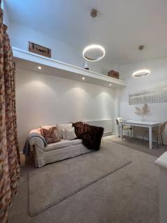 Freddies Boutique Retreat Near Porthcawl - North Cornelly - 9