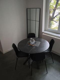 Lang's square apartment - 5