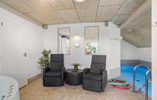 Lovely Home In Humble With Sauna - 9