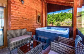 Cozy Home In Perusic With Jacuzzi - Perušić - 9