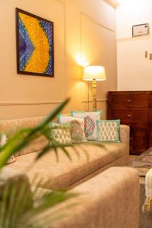 Rosa Stays- Lux 3BHK Home with Modern Comforts - 8