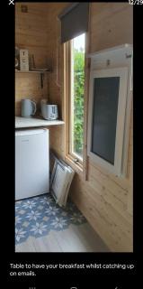 Super cosy, self-contained cabin private Ensuite - 3
