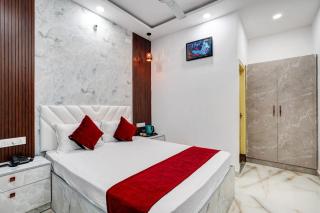HOTEL SKY BLUE AND SUITEs - Bangalore - 9