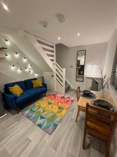 One Bedroom Home, Central, Free Parking, Sleeps 4 - Portsmouth - 8