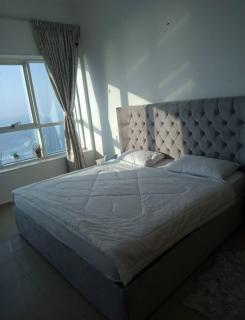 Elegant Sea View Bedroom with Shared Balcony and WC, Spacious and Serene Retreat - ROOM INSIDE APARTMENT - Ajman - 4