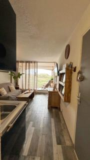 Belle vue mer, plage 90 m, parking, loggia, wifi. - 3