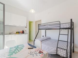 Bnb of the Nations, parking , 9min Airport & Sea - Bitonto - 8