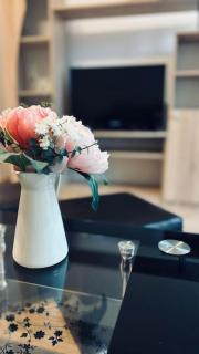 Bright New Apartment With Parking At The Center! - 0