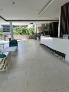 Studio Condominium,with pool Nitflex wifi Tambuli Seaside Tower C Seaview balcony 15mins from airport - Lapu Lapu City - 6