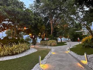 Studio Condominium,with pool Nitflex wifi Tambuli Seaside Tower C Seaview balcony 15mins from airport - Lapu Lapu City - 4