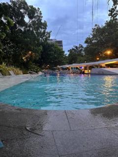 Studio Condominium,with pool Nitflex wifi Tambuli Seaside Tower C Seaview balcony 15mins from airport - Lapu Lapu City - 2
