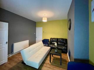 Stylish 3-Bedroom Home! - Bedworth - 7
