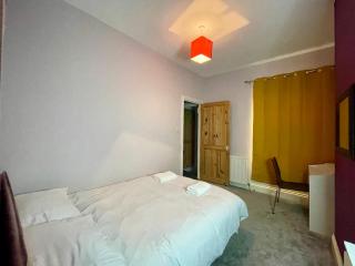 Stylish 3-Bedroom Home! - Bedworth - 3