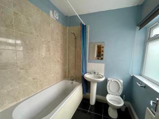 Stylish 3-Bedroom Home! - Bedworth - 5