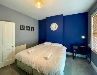 Stylish 3-Bedroom Home! - Bedworth - 4