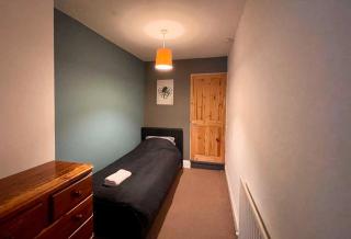 Stylish 3-Bedroom Home! - Bedworth - 2