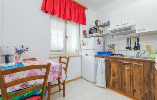 Beautiful Apartment In Valbandon - 8