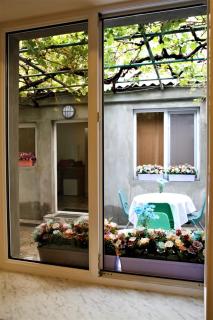 Albert House Hotel and Tours - 9