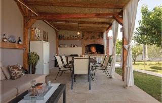 Two-Bedroom Holiday Home In Valtura - Valtura - 8