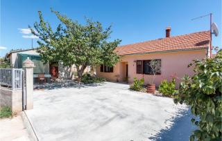 2 Bedroom Beautiful Home In Sikici - Šikići - 6