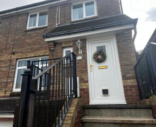 Fully modernised house, sleeps 8, - Bridgend - 0