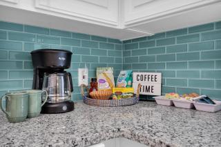 Summer Spot! Charming Pool Getaway 3 miles drive to Beach - 1