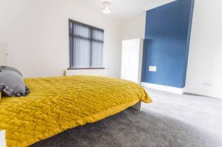Spacious 4 Bedroom House in Stoke on Trent - 0