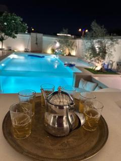 Luxurious Villa 5BHK with Pool BBQ and Full Time Housemaid Assistance - live in - Dubai - 5