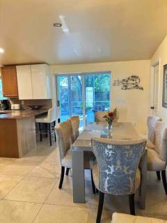 Location! Tropical oasis close to - 7