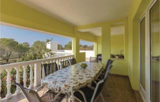 Nice Apartment In Stinjan - 4