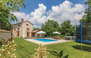 Awesome Home In Basici - 0