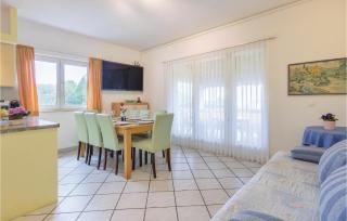 Nice Apartment In Stinjan - 8