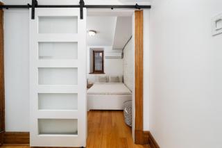 Modern, cozy apartment in heart of Mont Royal - 8
