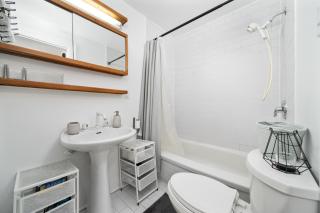 Modern, cozy apartment in heart of Mont Royal - Montreal - 6