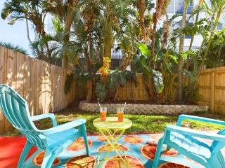 Coastal Bliss Retreat - Beach Vibes & Rockets - Cocoa Beach - 8